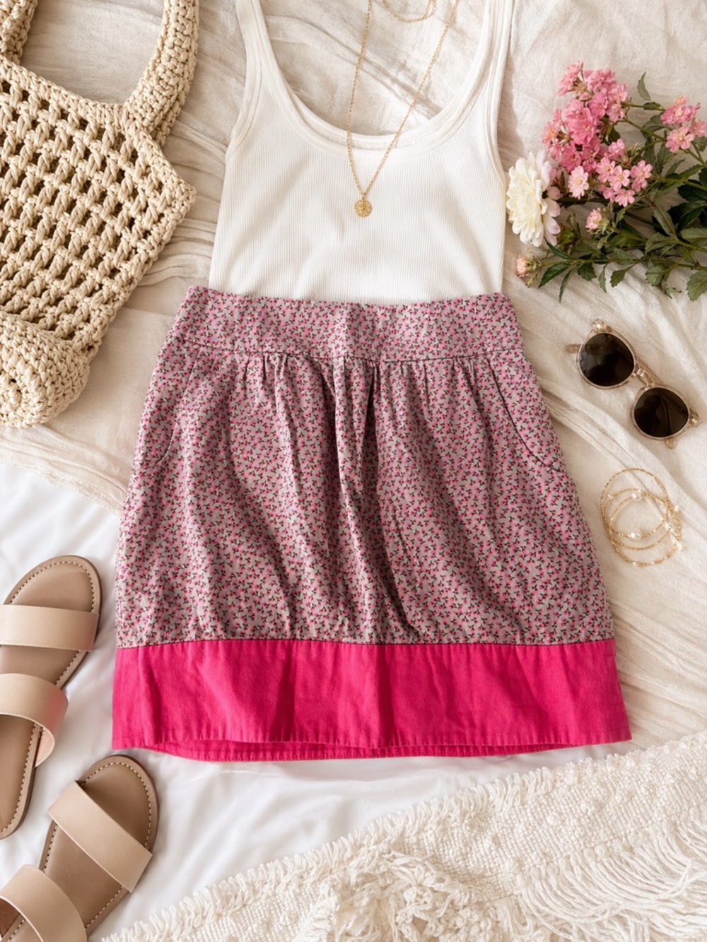 BDG Urban Outfitters Floral Mini Skirt Pink Hem Size 4 Cute Spring Summer